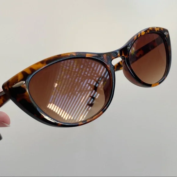 90s Vintage Look Cat Eye Tortoiseshell Sunglasses 🕶 - Picture 9 of 10